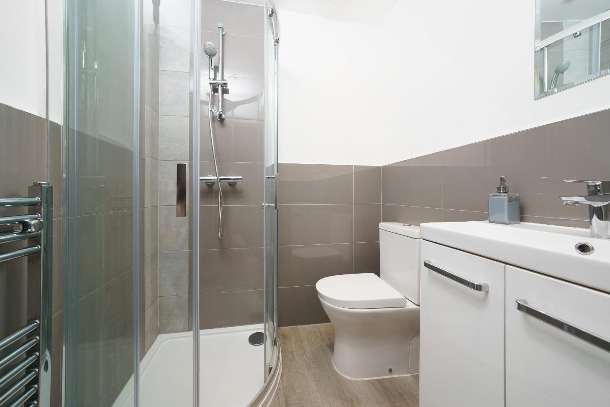 Apartment Modern In South West *